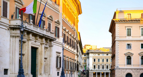 Caso Delmastro, la Camera nega le chat ai pm: scontro in Aula, si decide il 30 luglio